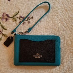 New Coach Colorblock black/turquoise wristlet